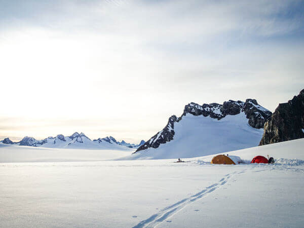 Das Basislager wurde auf dem Eisfeld aufgeschlagen.