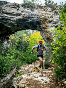 Mann beim Trailrunning
