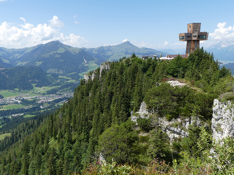 Das Jakobskreuz auf der Buchsteinwand im Pillerseetal.