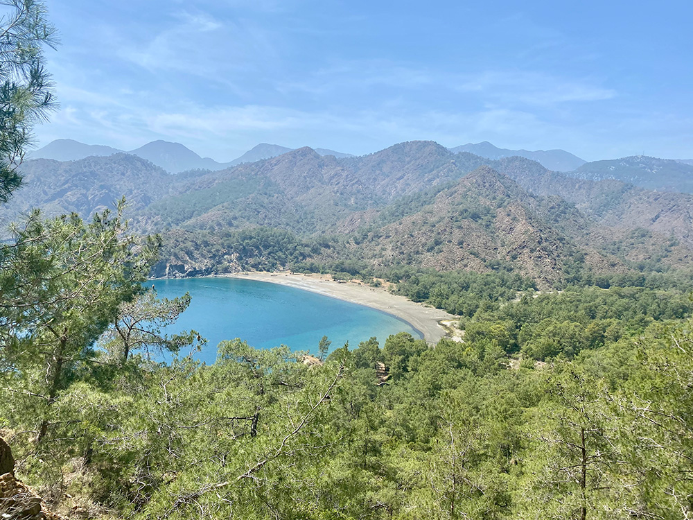 Türkise Buchten entlang des Trails an der türkischen Küste laden zum Baden ein.