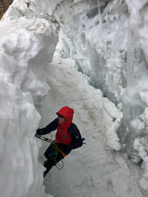Bei einer Hochtour kommt man auch mal zum Eisklettern