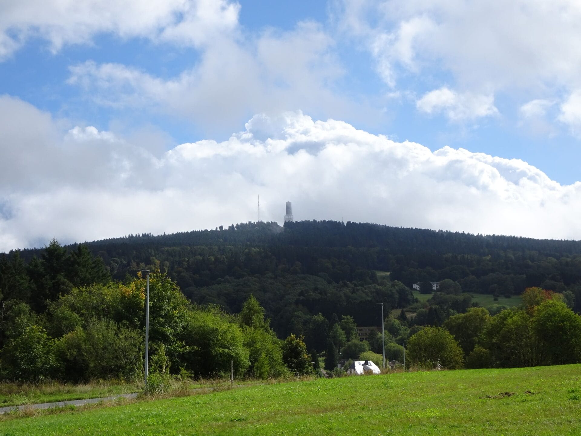 Der Große Feldberg aus der Ferne.