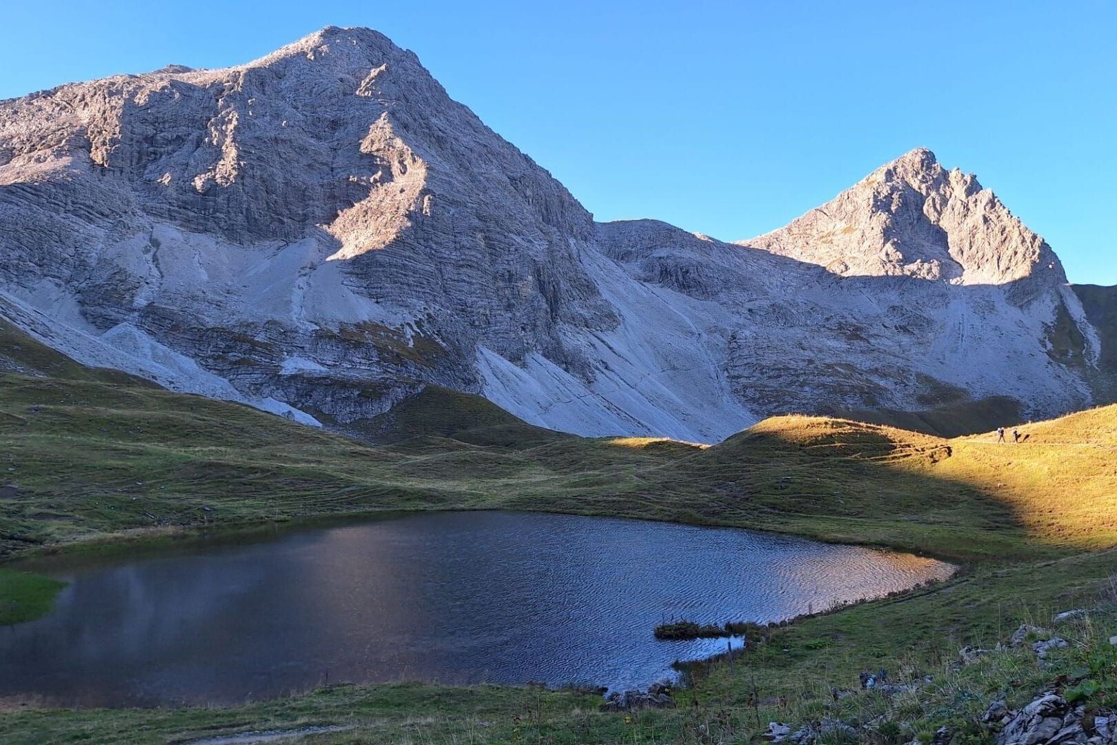 Rappensee und Berge im Hintergrund