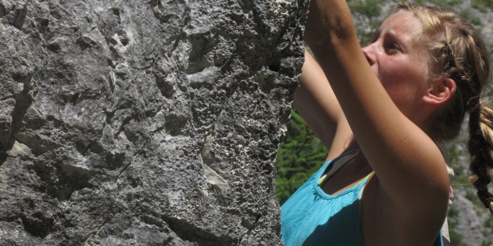 Kathrin beim Bouldern in Slowenien