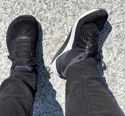 Modell in schwarz/grau Bild 1 von Jürgen zu Topo Athletic - Ultrafly 5 - Runningschuhe